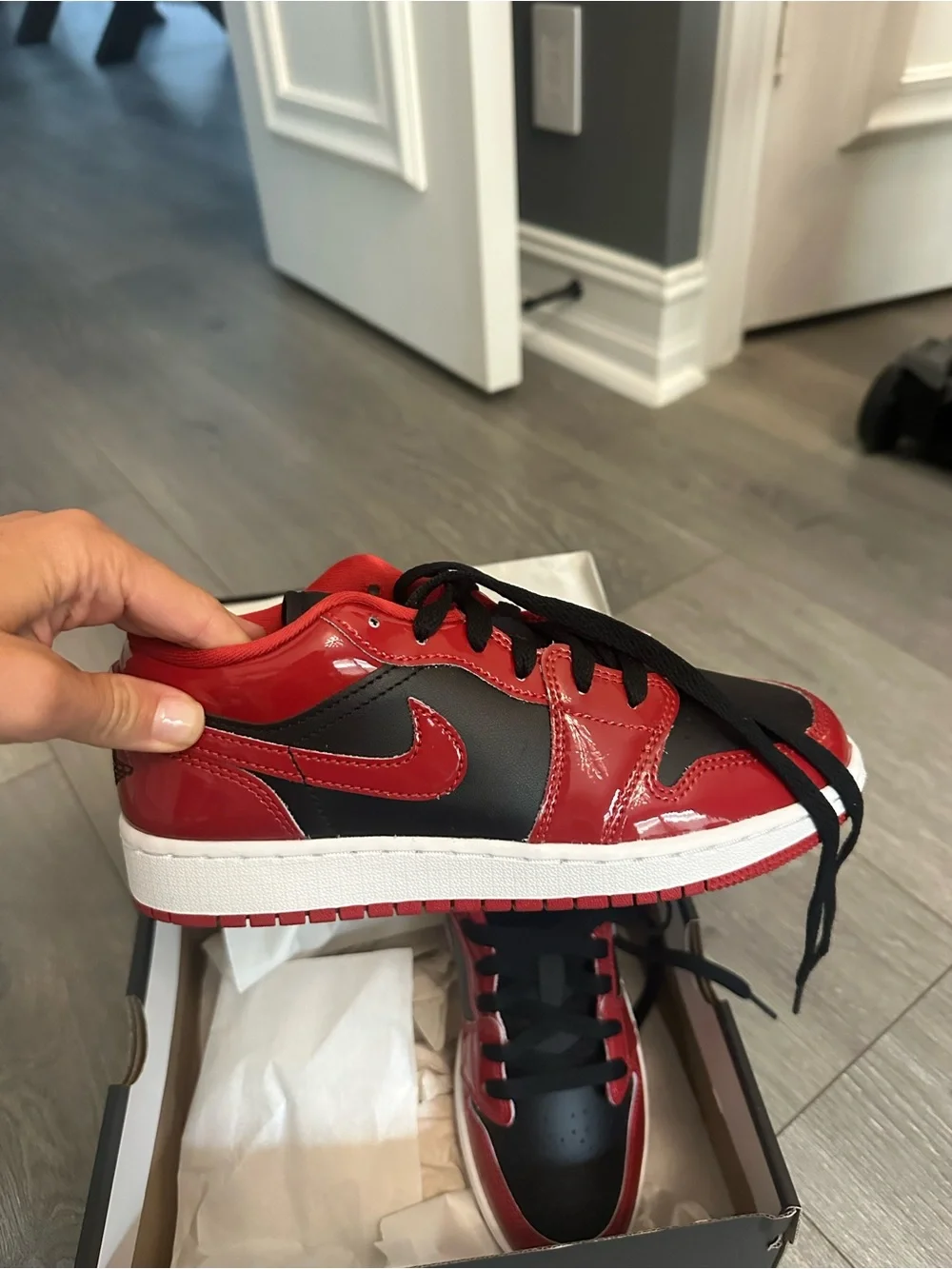 Nike Kids Low-Top Sneaker in Red and Black
